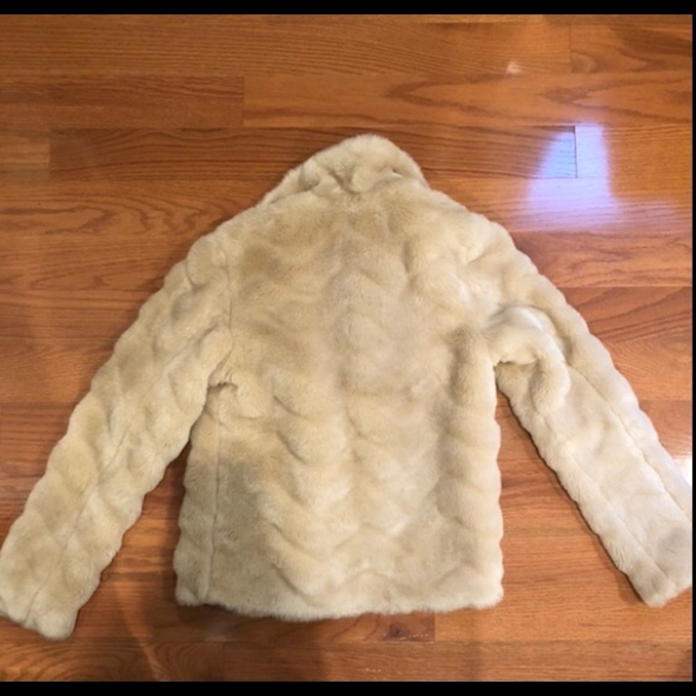 Faux Fur Jacket ✨ - Picture 2 of 4